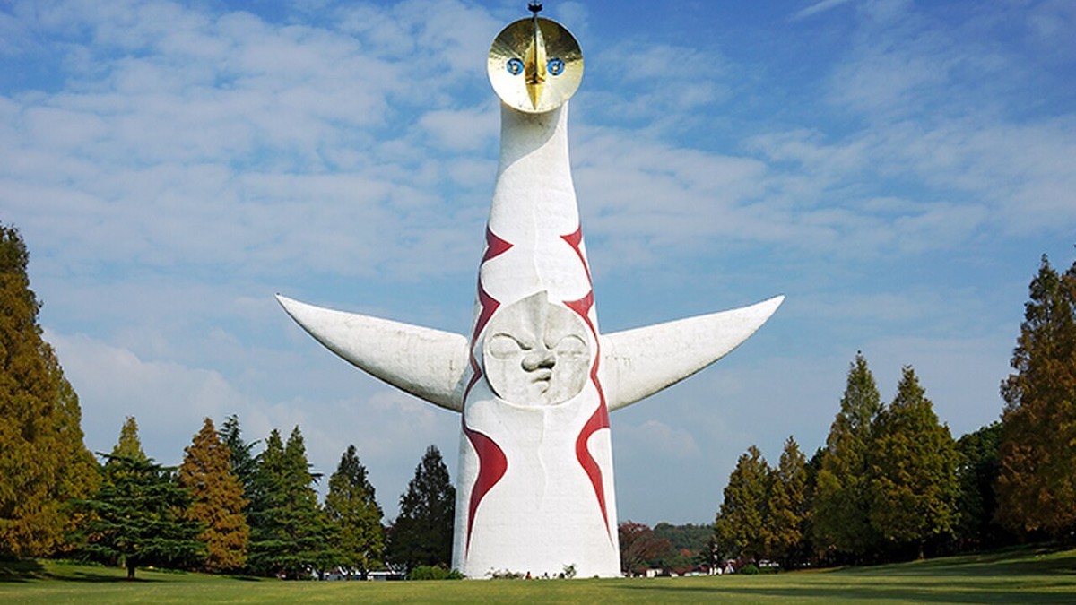 万博記念公園のシンボル・岡本太郎作「太陽の塔」