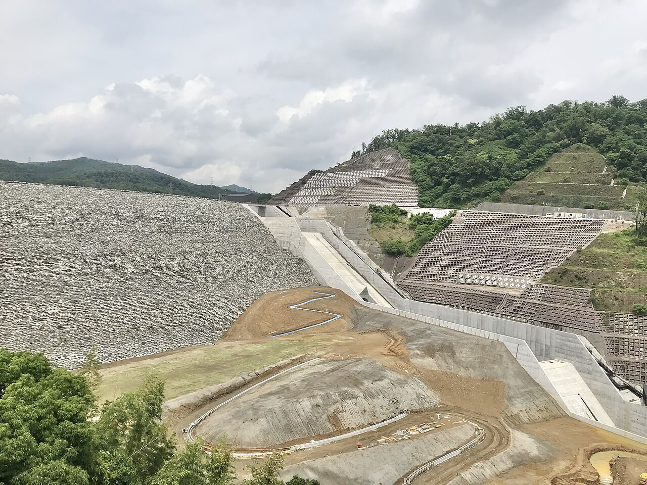 日本最長級の吊り橋とアクティビティ拠点を擁する安威川ダム